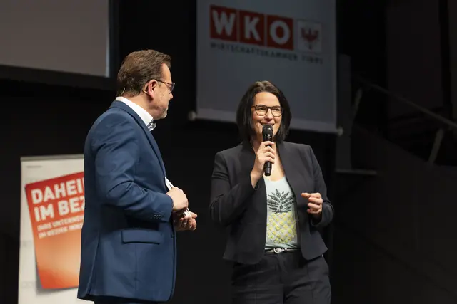 Barbara Thaler war beeindruckt von den Leistungen der Lehrlinge.  | Foto: Die Fotografen