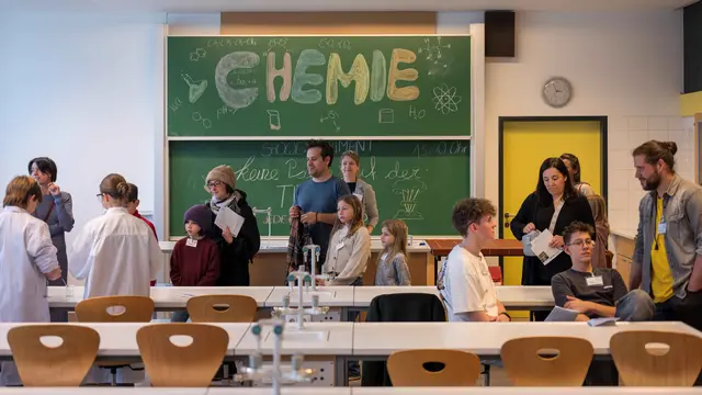 Zu den besonderen Attraktionen zählten heuer spannende naturwissenschaftliche Stationen mit Experimenten zum Mitmachen. | Foto: BG/BRG Bad Ischl