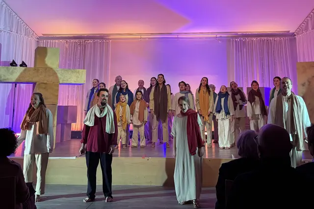 Das Ensemble des Musicals „Judas, ein Mensch“ auf der Bühne im Vinatrium Deutschkreutz. | Foto: Daniela Feistl