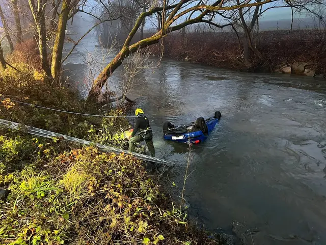 Das Auto des 18-jährigen Fahrzeuglenkers landete frühmorgens im Ortsgebiet von Fresing in der Sulm. | Foto: FF Fresing-Kitzeck
