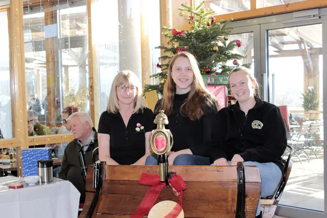 Titelfoto Gmünd: Die Adventmärkte in Schrems und in der Käsemacherwelt Heidenreichstein stimmten auf Weihnachten ein und verbreiteten festliches Flair. | Foto: Walter Kellner