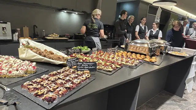Für das leibliche Wohl der Feiergesellschaft sorgte das Lungauer Kochwerk mit regionalen Köstlichkeiten und Leckerbissen. | Foto: pjw