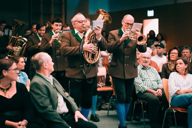 in Abend, der Geschichte schrieb: Der Musikverein St. Stefan-Kaisersberg feierte sein 155-jähriges Bestehen mit einem unvergesslichen Jubiläumskonzert. | Foto: MV St. Stefan-Kaisersberg/Martin Meusburger