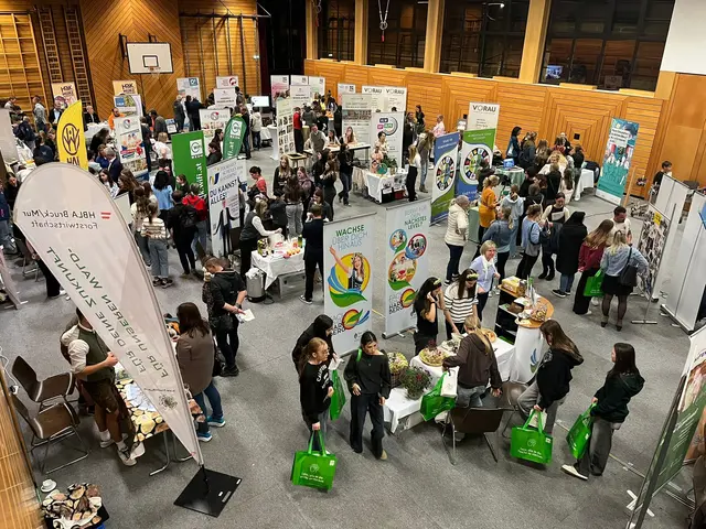 Auch das Wifi informierte zum Thema „Lehre und Matura“. | Foto: Putz/Hirsch