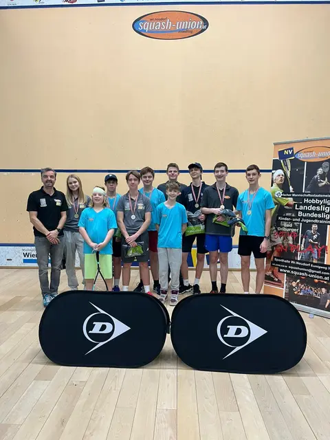 Jakob Dirnberger, Polina Kochetova, Aurelius Hlauschek, Andreas Kuhnert, Lukas Frank, Michael Schwappelwein, Marcell Magyari, Leon Vedra, Ivan Kochetov, Florian Berger, Oliver Thurner. | Foto: Squash Union Wr. Neudorf Mödling