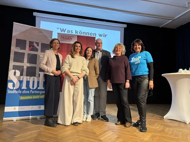 Bernadette Korherr, Barbara Blaha, Magdalena Weilguny, Helmut Novak, Ursula Kromoser-Schrammel, Elisabeth Asanger (v.l.). | Foto: Frauenhaus Amstetten