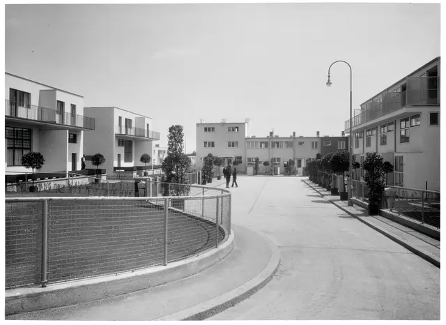 Die Wiener Werkbundsiedlung im Jahr 1932. Hier zu sehen ein Blick in die Woinovichgasse. | Foto: Martin Gerlach jun./Wien Museum