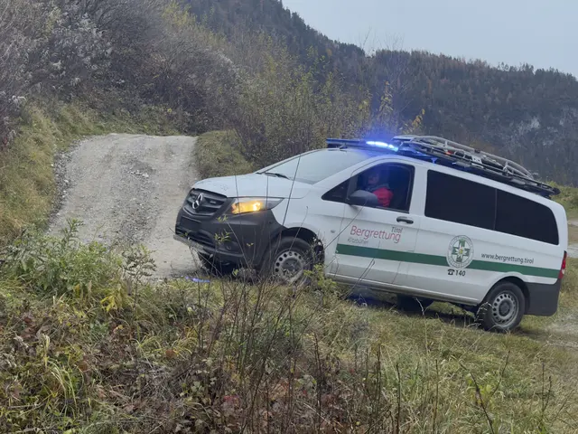 Unter realistischen Bedingungen wurden Reaktionsfähigkeit, Fahrzeugkontrolle und vorausschauende Fahrweise geschult.  | Foto: Bergrettung/Ortsstelle Kitzbühel