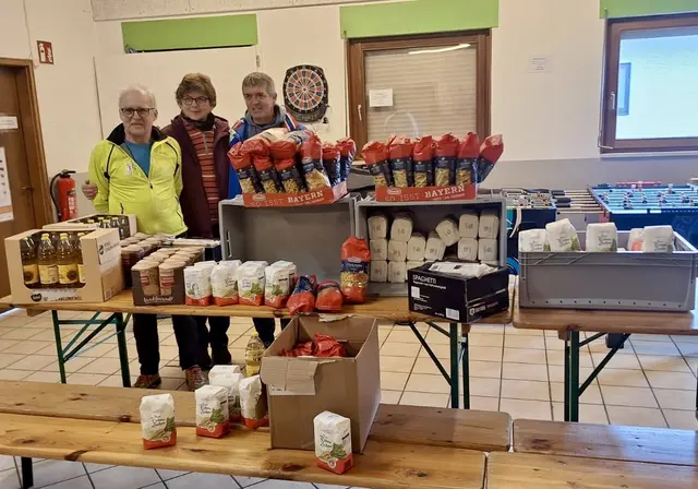 Waren im Wert von 250€ wurden an die Tafel Arnstorf, Ausgabestelle Simbach übergeben | Foto: Alois Petermaier