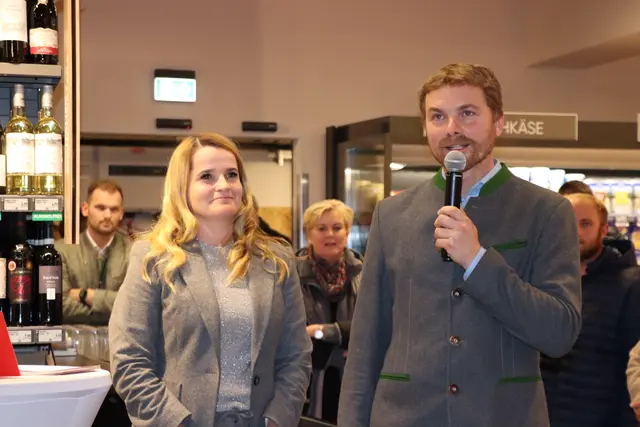 Wildschönaus Bürgermeister Hannes Eder bei seinen Begrüßungsworten. | Foto: Christiane Nimpf