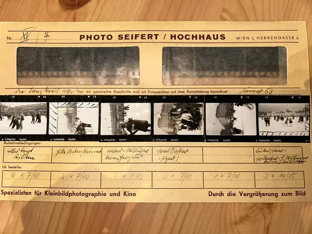 Die Aufnahmen wurden bei „Photo Seifert“ (gibt es nicht mehr) in der innerstädtischen Herrengasse entwickelt, viele Aufnahmen seien laut dem Fotografen um das Jahr 1952 datiert. | Foto: Nico Adrian Hölzl
