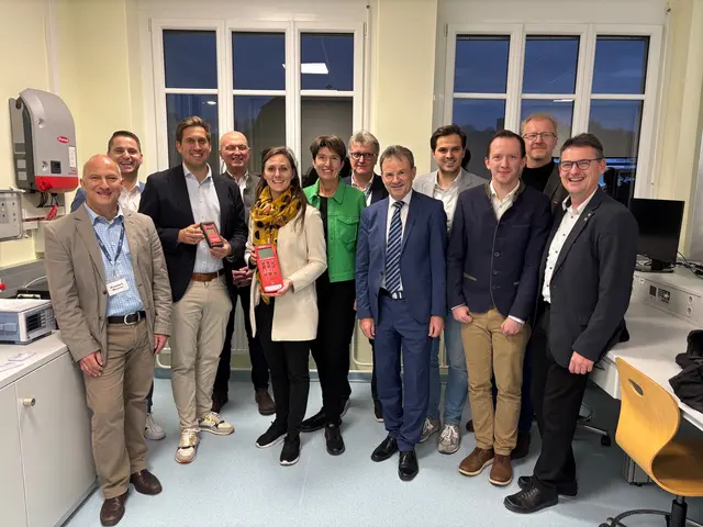 Die Delegation um Staatssekretär Pröll beim Besuch der HTL | Foto: VPNÖ