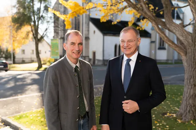 Kammerhuber (li.) und Landeshauptmann Stelzer.  | Foto: OÖVP