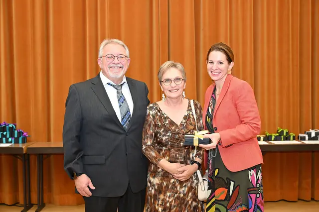 Jubilarsehrung Ludwig und Hannelore Kalina zur Goldenen Hochzeit mit Bürgermeisterin Carmen Jeitler-Cincelli. | Foto: 2025psb/sap