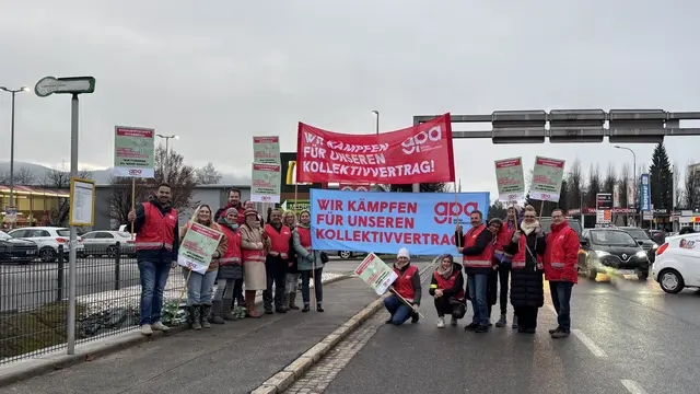 Die Gewerkschaft GPA Kärnten machte im Frühverkehr in Klagenfurt, Villach, Wolfsberg und Spittal/Drau auf ihre Forderungen für den Sozialbereich aufmerksam. | Foto: GPA Kärnten