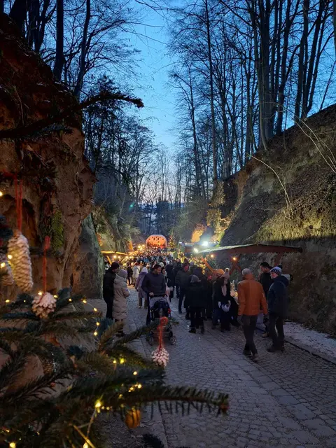 Das Naturjuwel der Raaber Kellergröppe bietet ein einzigartiges Ambiente für den Adventmarkt, der am 29. und 30. November 2025 noch einmal für Besucher öffnet. | Foto: Verein L(i)ebenswertes Raab