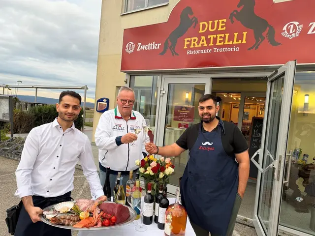 Titelfoto Krems: Wo Flugzeuge abheben, wird durchaus auch gekocht. Wer hätte gedacht, dass "Due Fratrelli" jetzt am Gneixendorfer Flughafen italienisch aufkochen? | Foto: Heinz Fürst