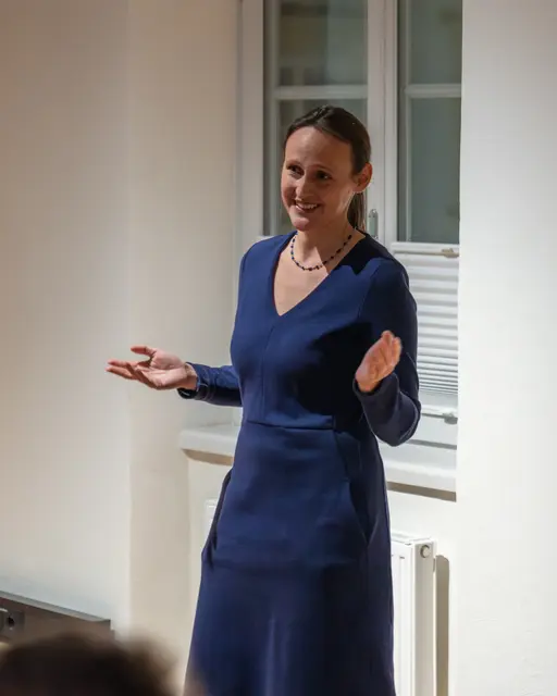 „Mit ,Bürger, Bäuerin, Edelmann. Das alte Kitzbühel und sein Wandel im 19. Jahrhundert‘ schließen wir eine Lücke. Viele dieser Themen konnten wir bisher nur am Rande zeigen“, so Marianne Erber, die stellvertretende Leiterin des Museums. | Foto: alpinguin