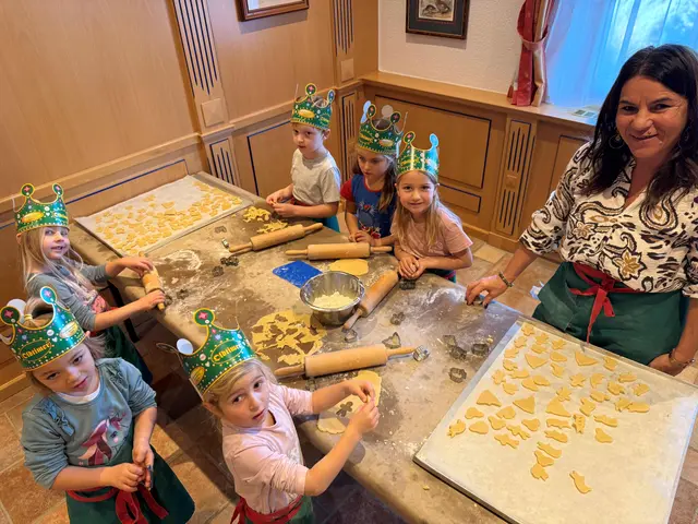 Die fleißigen kleinen Hände in der Backstube. | Foto: Raststation Oldtimer