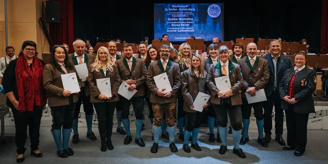 Das Jubiläumskonzert bot den würdigen Rahmen für die Ehrung langjähriger Mitglieder und die Verleihung von Ehrennadeln in Silber. | Foto: MV St. Stefan-Kaisersberg/Martin Meusburger