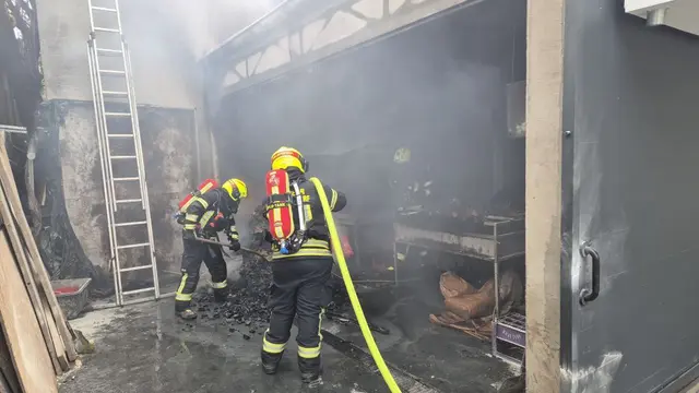 Drei Feuerwehren – Langenzersdorf, Bisamberg und Korneuburg waren im Einsatz.  | Foto: FF Langenzersdorf