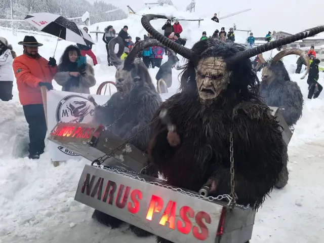 Auch in der Wildschönau begeisterten Perchten wieder mit schön schaurigen Shows.  | Foto: Martin Silberberger