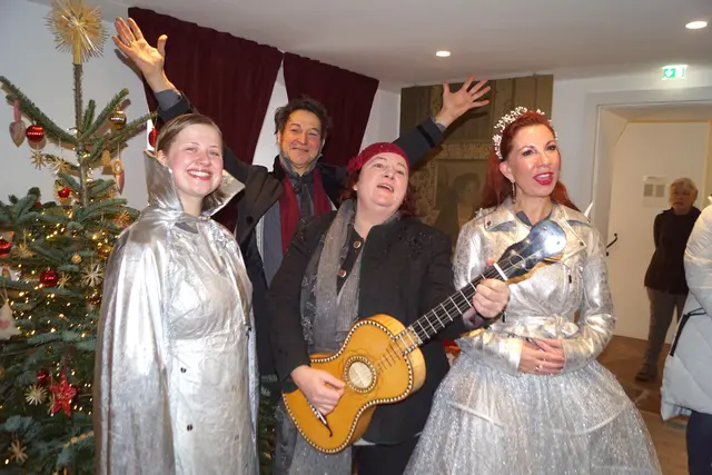 Carla und Silke Stein, Martina Mathur und Heimo Thiel als F. X. Grube. | Foto: Josef Wind