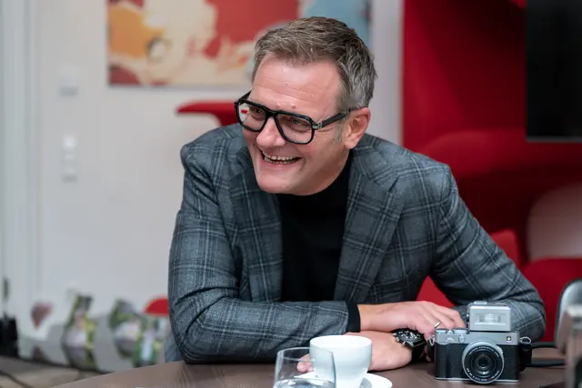 Robert Hartlauer: "Ich habe es geschafft, dass ich statt 12 bis 13 nur noch drei Kaffee am Tag trinke, weil ich draufgekommen bin, dass ich wegen meiner Gene Koffein nur mittelmäßig abbauen kann." | Foto: MeinBezirk/Thomas Siegl