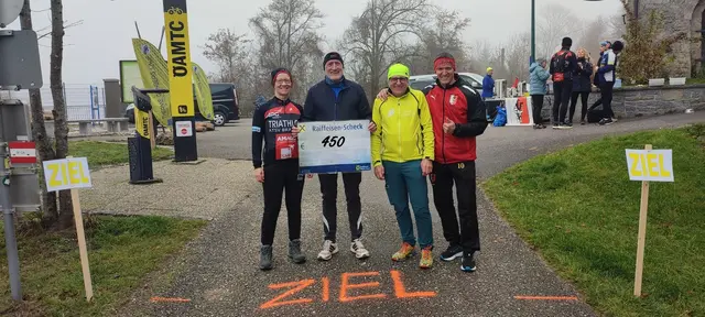 450€ wurden direkt nach dem Lauf vor Ort an Konrad Prommegger von der Braunauer Tafel übergeben - er war motiviert und nahm selbst auch am Lauf teil | Foto: Mike Retzinger