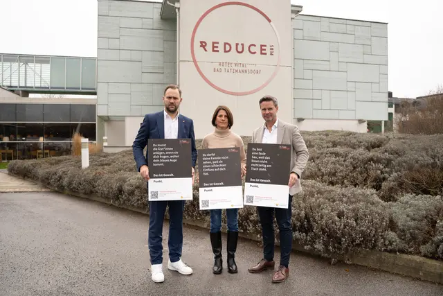 Johannes Zsifkovits (Geschäftsführer SDB), Barbara Hawelka (Kinder-, Jugend- &amp; Familienpsychologin im Frauenhaus Burgenland) und Andreas Leitner
(Geschäftsführer REDUCE) stellten die Plakataktion "16 Tage - 16 Schläge" vor. | Foto: Soziale Dienste Burgenland