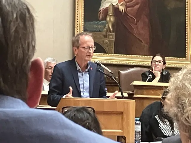 Gemeinderat Helmut HOfer-Gruber mahnt zur sparsamen Verwendung der für 2026 veranschlagten Budgetmittel | Foto: Stockmann