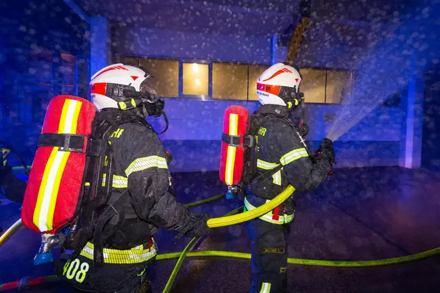 Eine stillgelegte Industrieanlage inklusive Tanklager im IZ NÖ-Süd war Schauplatz der Übung. | Foto: FF Wiener Neudorf / M. Seyfert