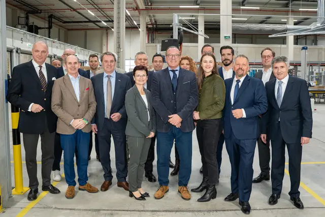 Vertreter aus Politik und Wirtschaft nahmen an der Eröffnung teil. | Foto: Ladik