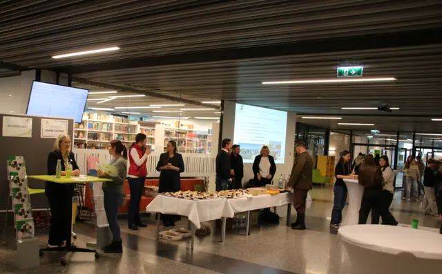 Viele Stationen luden zum Mitmachen ein.  | Foto: bebruck