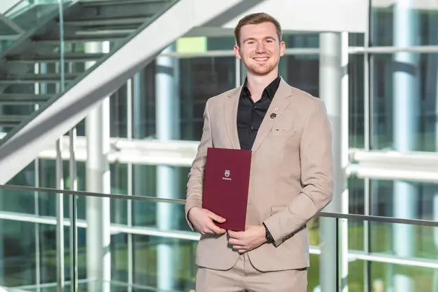 Sein Master-Studium mit ausgezeichnetem Erfolg abgeschlossen hat Jonas Kubesch aus Haigermoos. | Foto: Kubesch