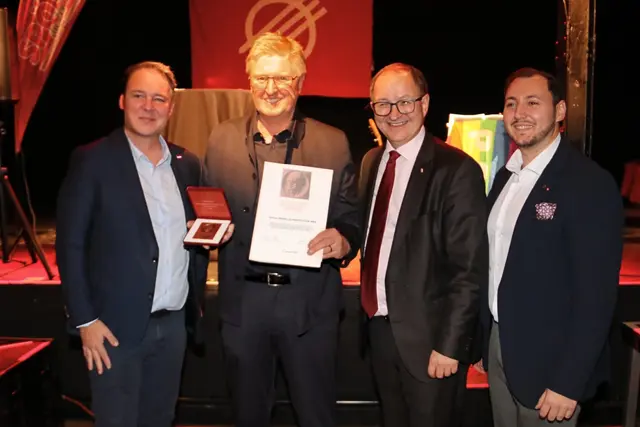 V.l.: Vizekanzler Andreas Babler, Johan Reindl-Schwaighofer, SP-Landesparteichef Martin Winkler und der neue Vorsitzende der Sektion 2 der Welser SPÖ Ivan Mrvelj. | Foto: SPÖ Wels