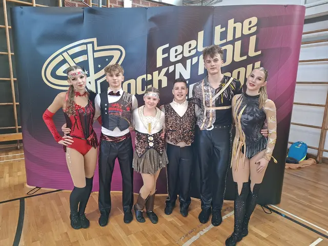 Leah Spielhofer, Laurin Peer, Lina Rosenberger, Fabio Rosenberger ,Valentin Häusler und Valentina Nagl der New Rock Generation beim World-Cup (v. l.). | Foto: Leon Petek