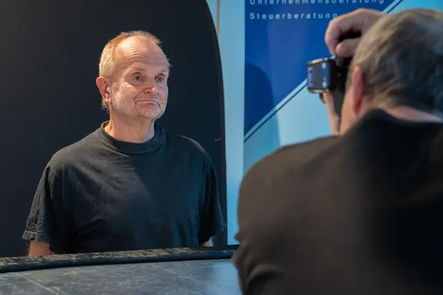 Autor Günther Löffelmann stand zum ersten Mal vor Baumanns Linse. | Foto: Valentina Marinelić/MeinBezirk