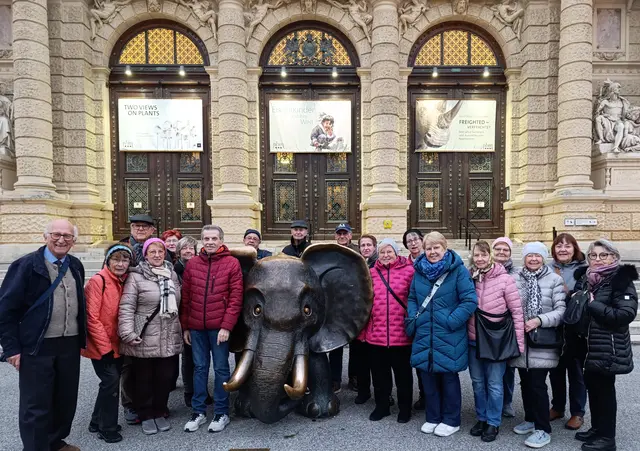 Die Senioren waren zu Besuch im Naturhistorischen Museum.  | Foto: Herbert Zachs