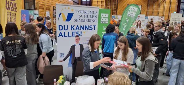 Die Messe war der perfekte Ort, um sich über die weiterführenden Schulen zu informieren.  | Foto: Putz/Hirsch