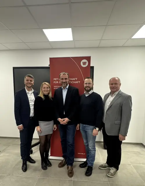 WB- und WK-Bezirksobmann Andras Höllinger gratuliert dem neuen Vorstand vom Wirtschaftsbund Neufelden: Gerda Ranetbauer, Obmann Karl Mitheis, Christian Haas, Ralph Leitner (von links). | Foto: WB / Gierlinger