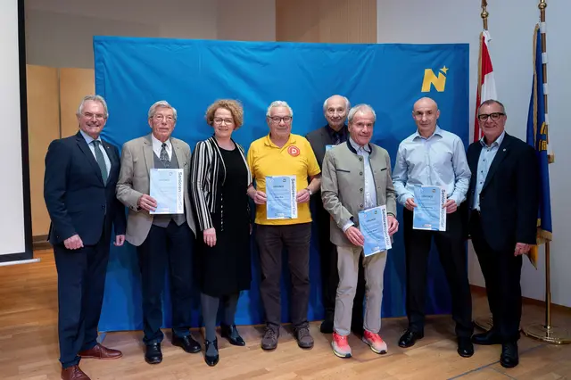 NÖs Senioren Landesobmann Karl Wilfing, Fritz Nastl, Senioren-Landesrätin Christiane Teschl-Hofmeister, Bruno Wick, Gerhard Moder, Johann Siegele, Richard Kiraly, NÖ Pensionistenverband Präsident Rupert Dworak. | Foto: Molnar