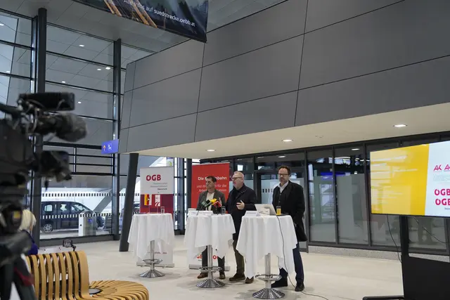 Am Bahnhof Weststeiermark präsentierten ÖGB Steiermark und Kärnten ihre Erwartungen an die Koralmbahn. | Foto: MeinBezirk/Simon Michl