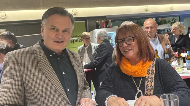 Franz Gfrerer (Geschäftsführung und Gebietsbetreuung Naturpark Riedingtal) und die Touristikerin Lisbeth Schwarzenbacher. | Foto: pjw