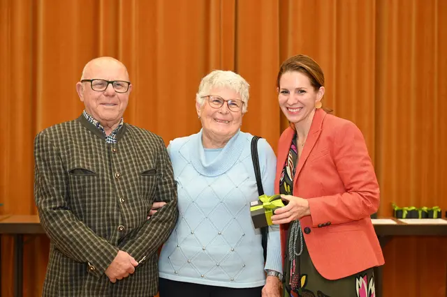 Jubilarsehrung Heinrich und Katharina Strnad zur Diamantenen Hochzeit mit Bürgermeisterin Carmen Jeitler-Cincelli. | Foto: 2025psb/sap