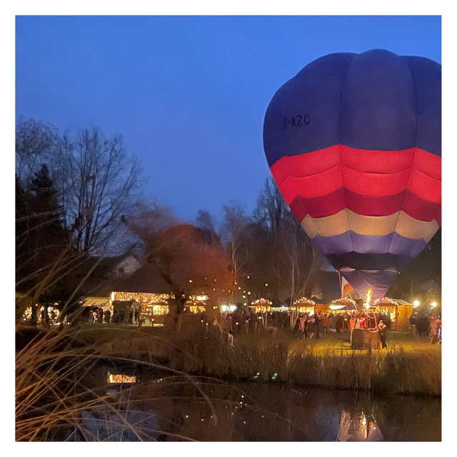 Der Fesselballon ist ein Highlight am Christkindlmarkt. | Foto: Josef Lederer