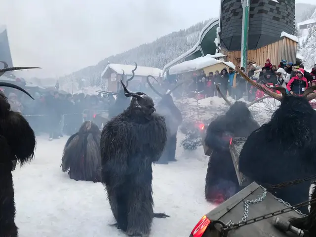 Am 29. November 2025 verwandeln 18 Teufelgruppen aus Tirol, Salzburg und Bayern ab 15:30 Uhr den Parkplatz der Markbachjochbahn in ein spektakuläres, feuriges Event. | Foto: Martin Silberberger