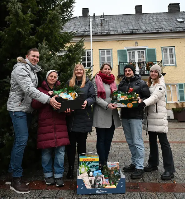 Im Bild das Team mit Elisabeth Feichtinger (3.vl) | Foto: Wilfried Fischer