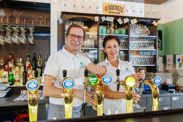 Guido Kollmann und seine Desi kochen verschiedenste Schmankerln auf. | Foto: Region Graz - Harry Schiffer