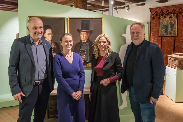 Museumsdirektor Wido Sieberer, Marianne Erber (stellvertretende Leiterin des Museums), LA Katrin Brugger und Kitzbühels Kulturreferent Fritz Eller (v. li.). | Foto: alpinguin